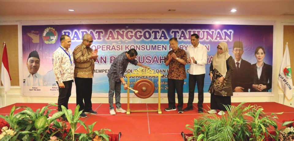 Kepala BP Batam Amsakar Achmad Buka Rapat Anggota Tahunan Koperasi Karyawan