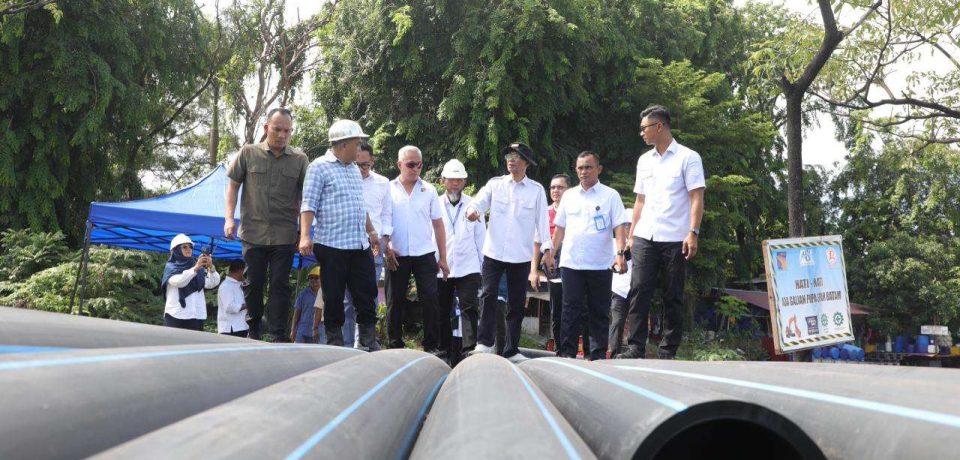 Amsakar Achmad Tinjau Pengerjaan Pemasangan Jaringan Pipa Distribusi Air Minum